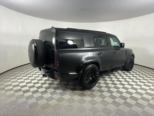 2025 Land Rover Defender 130 P400 X-Dynamic SE