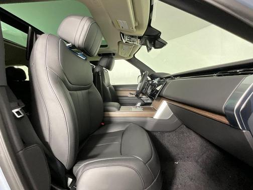 2026 Land Rover Range Rover P400 SE 7 Seat