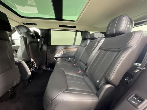 2026 Land Rover Range Rover P400 SE 7 Seat
