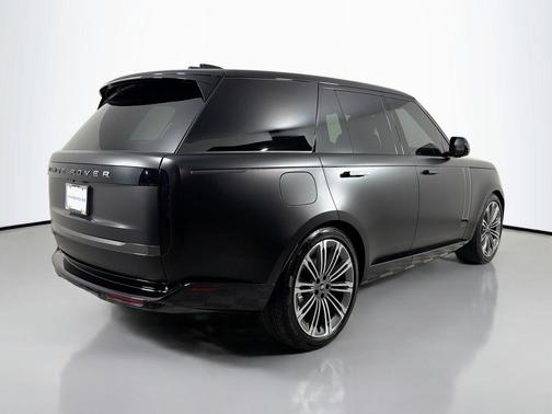 Santorini Black Metallic 2025 Land Rover Range Rover P400 SE