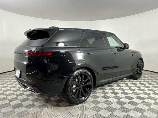 2026 Land Rover Range Rover Sport SE