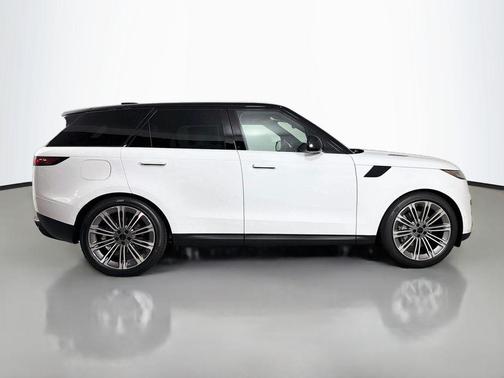 Fuji White 2027 Land Rover Range Rover Sport SE