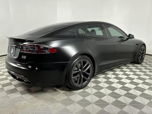 2022 Tesla Model S Plaid