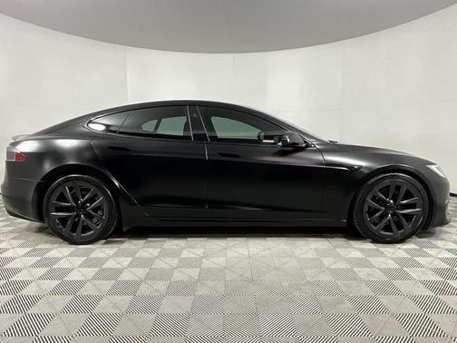 2022 Tesla Model S Plaid