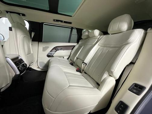 2025 Land Rover Range Rover P530 SE 7 Seat