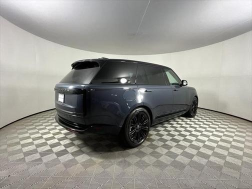 2025 Land Rover Range Rover P530 SE 7 Seat