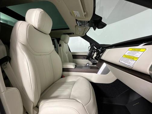 2025 Land Rover Range Rover P530 SE 7 Seat