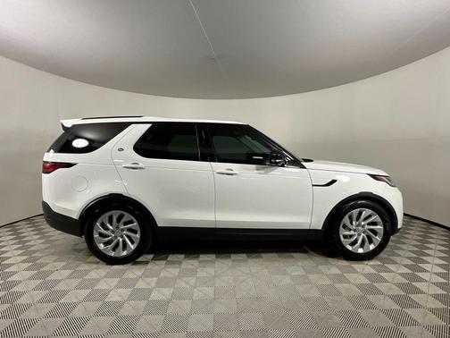 2024 Land Rover Discovery P300 S