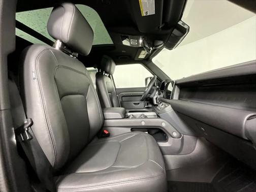 2025 Land Rover Defender 110 P500 X-Dynamic SE