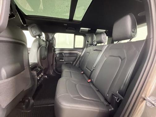 2025 Land Rover Defender 110 P500 X-Dynamic SE