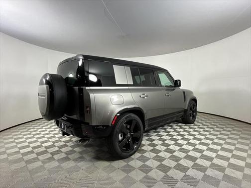 2025 Land Rover Defender 110 P500 X-Dynamic SE