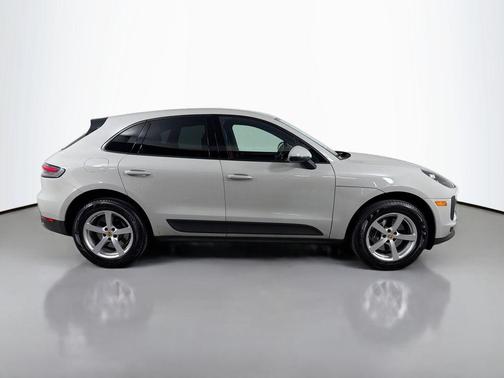 Grey 2021 Porsche Macan Macan