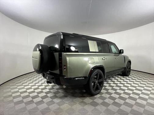2025 Land Rover Defender 130 P400 X-Dynamic SE