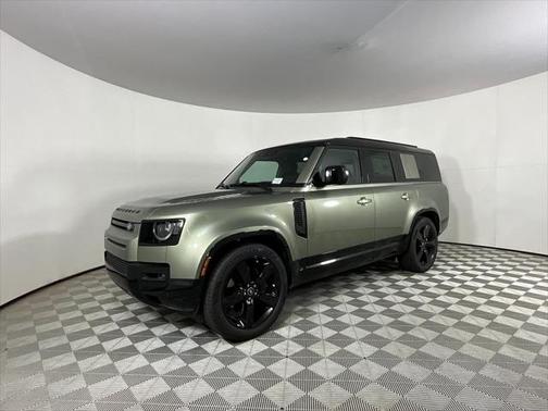 2025 Land Rover Defender 130 P400 X-Dynamic SE