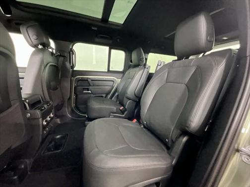 2025 Land Rover Defender 130 P400 X-Dynamic SE