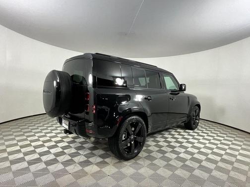 2025 Land Rover Defender 110 P400 X-Dynamic SE
