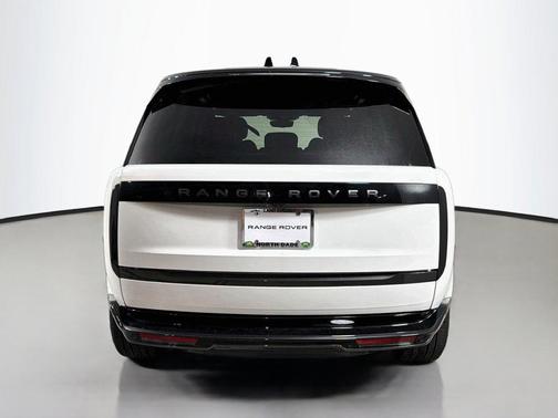 Fuji White 2027 Land Rover Range Rover SE