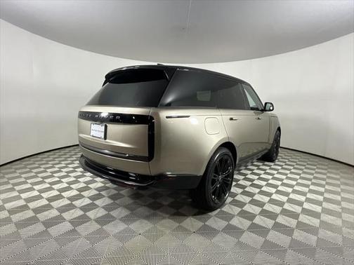 2025 Land Rover Range Rover P530 SE