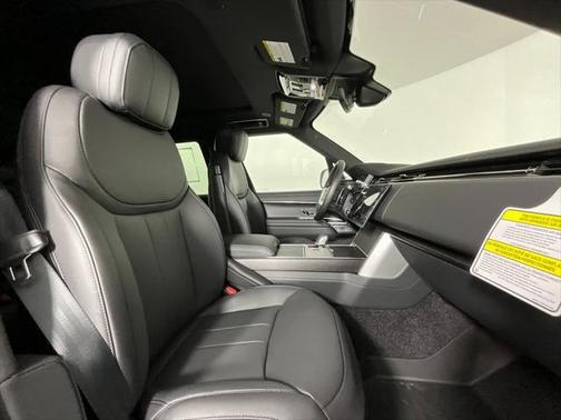 2025 Land Rover Range Rover P530 SE 7 Seat