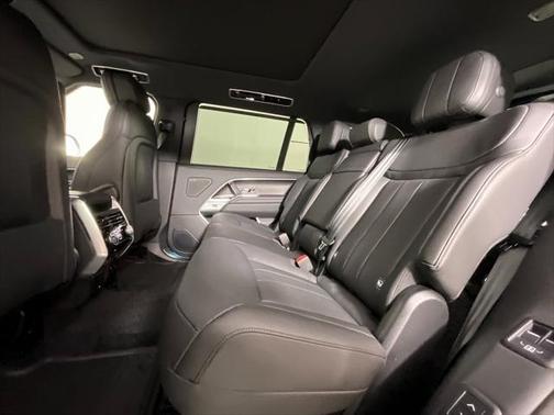 2025 Land Rover Range Rover P530 SE 7 Seat