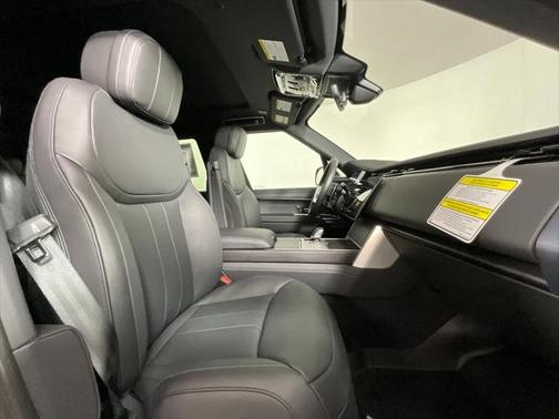 2025 Land Rover Range Rover P530 SE 7 Seat
