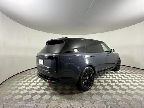 2025 Land Rover Range Rover P530 SE 7 Seat