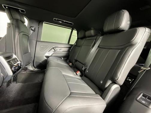 2025 Land Rover Range Rover P530 SE 7 Seat