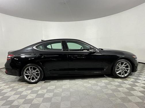 2022 Genesis G70 2.0T RWD
