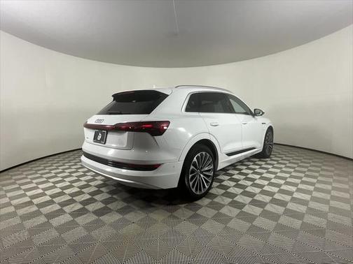 2019 Audi e-tron Premium Plus