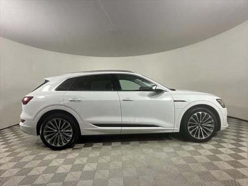 2019 Audi e-tron Premium Plus
