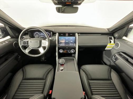 2025 Land Rover Discovery P300 S
