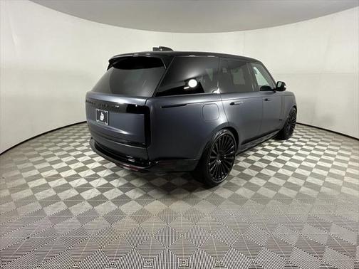 2025 Land Rover Range Rover P530 SE