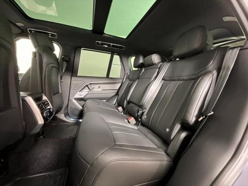 2025 Land Rover Range Rover P530 SE