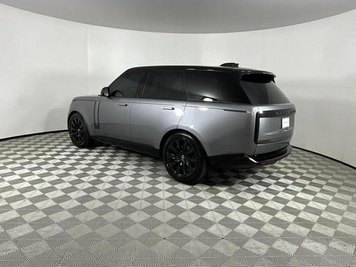 2025 Land Rover Range Rover P400 SE