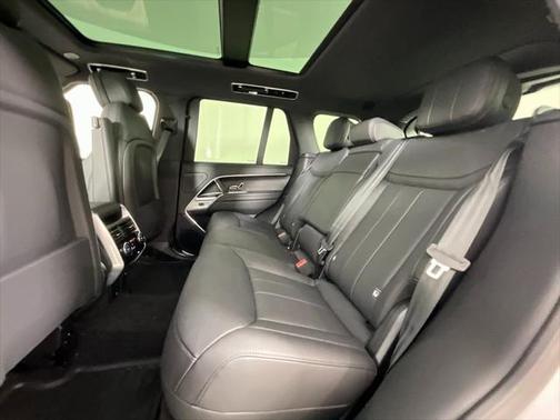 2025 Land Rover Range Rover P530 SE