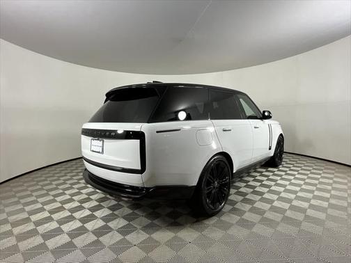 2025 Land Rover Range Rover P530 SE