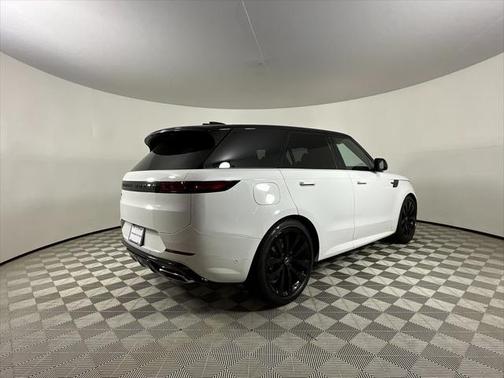 2025 Land Rover Range Rover Sport SE
