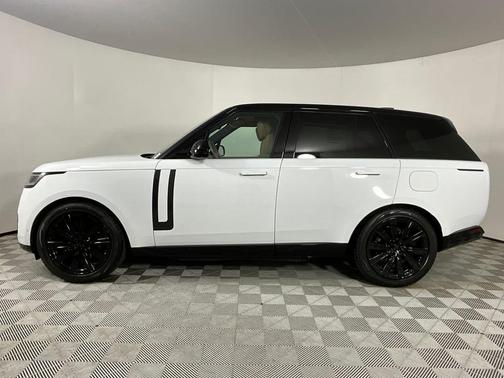 Fuji White 2026 Land Rover Range Rover P550e SE