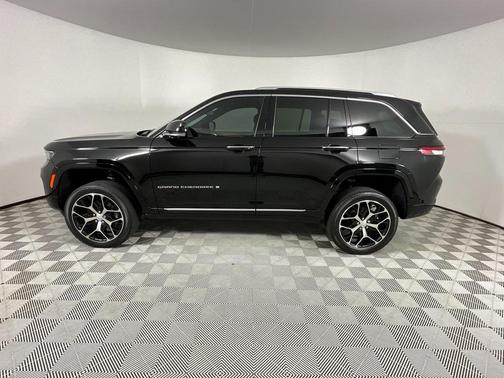 2022 Jeep Grand Cherokee Summit