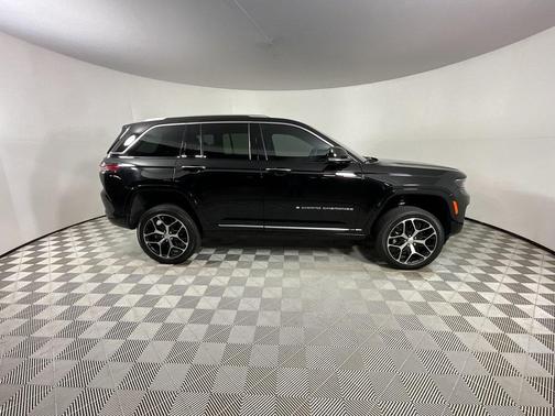 2022 Jeep Grand Cherokee Summit