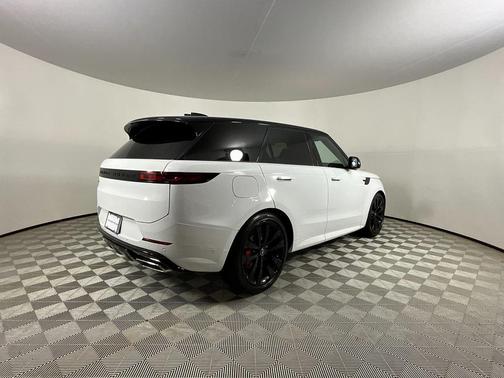 2025 Land Rover Range Rover Sport SE