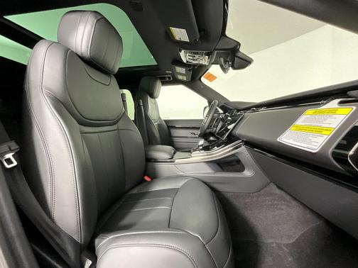 2025 Land Rover Range Rover Sport SE