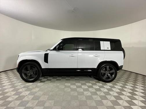 2023 Land Rover Defender 110 V8