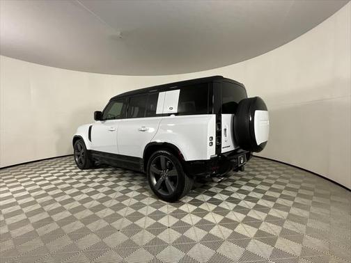 2023 Land Rover Defender 110 V8