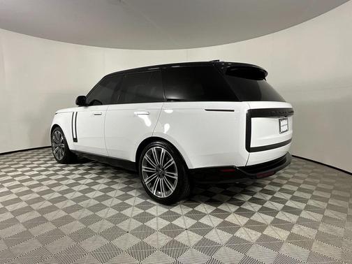 2025 Land Rover Range Rover P530 SE
