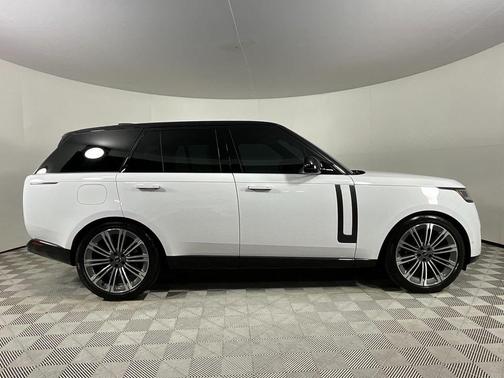 2025 Land Rover Range Rover P530 SE