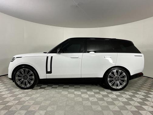2025 Land Rover Range Rover P530 SE
