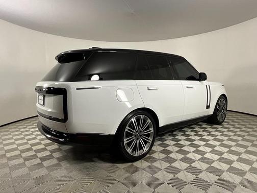 2025 Land Rover Range Rover P530 SE