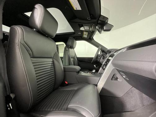 2025 Land Rover Discovery P300 S