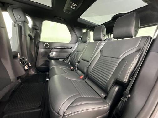 2025 Land Rover Discovery P300 S